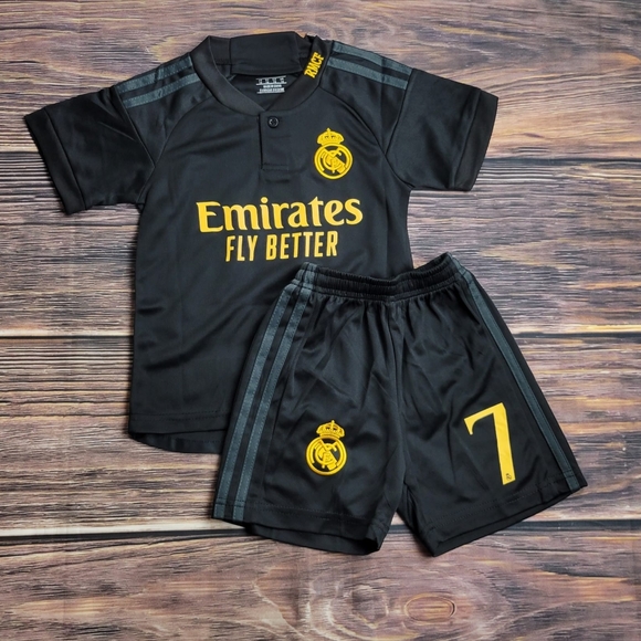 Real Madrid away kid's soccer uniform - Picture 2 of 2